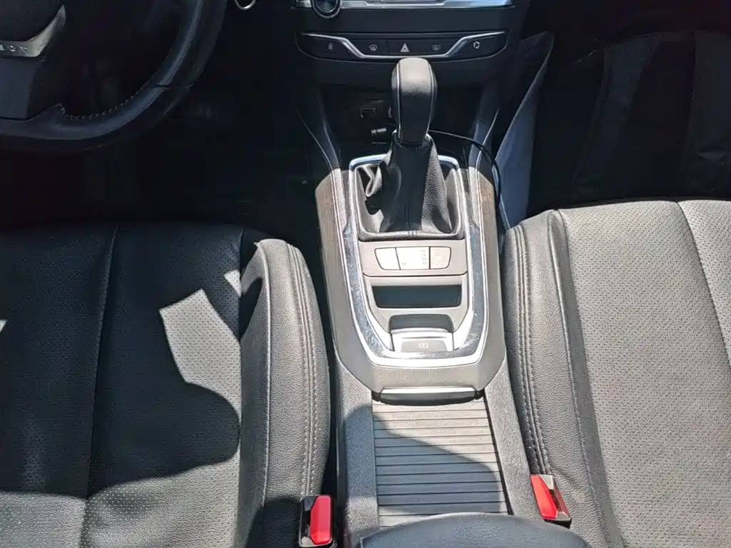Peugeot 408 2016 — фото 14