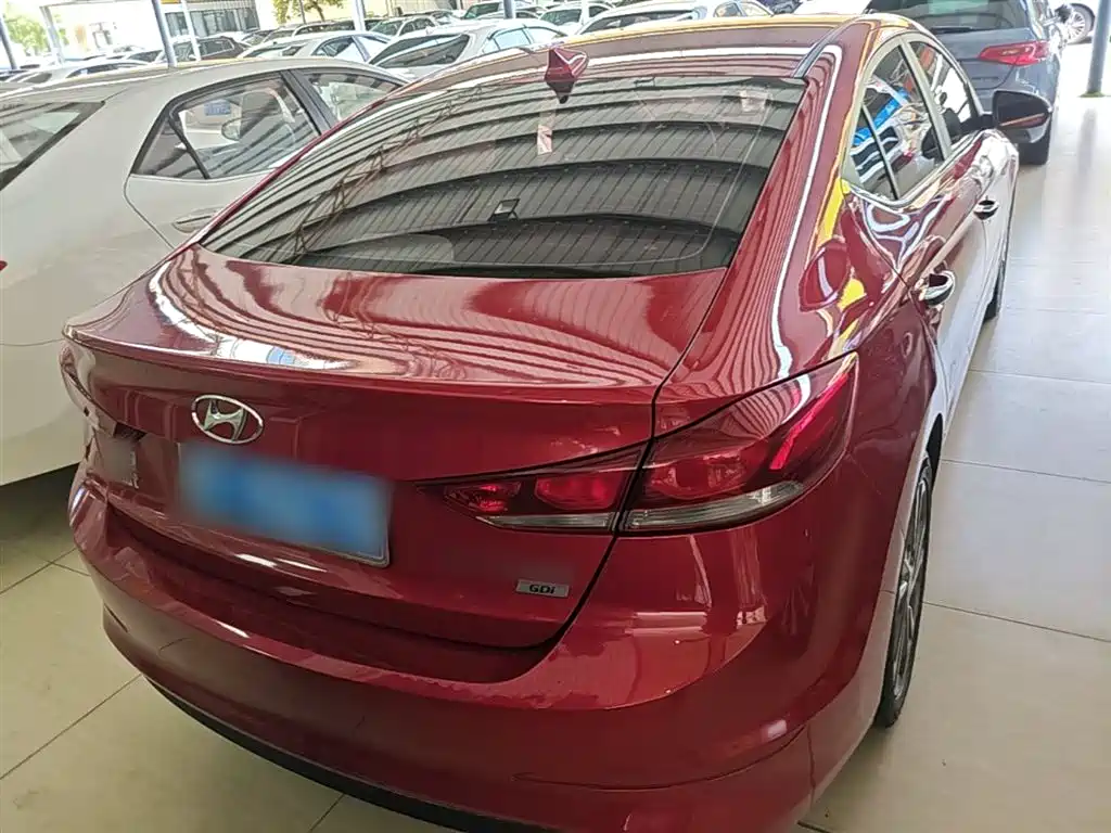 Hyundai Elantra 2019 — фото 6