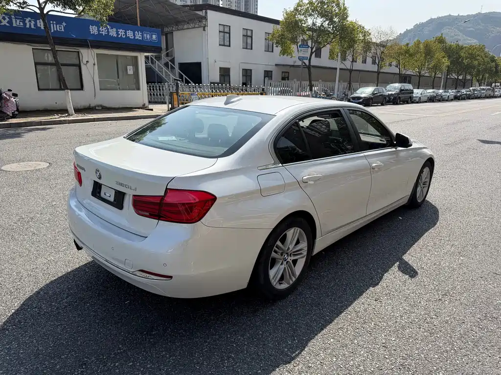 BMW 3 Series 2017 — фото 15
