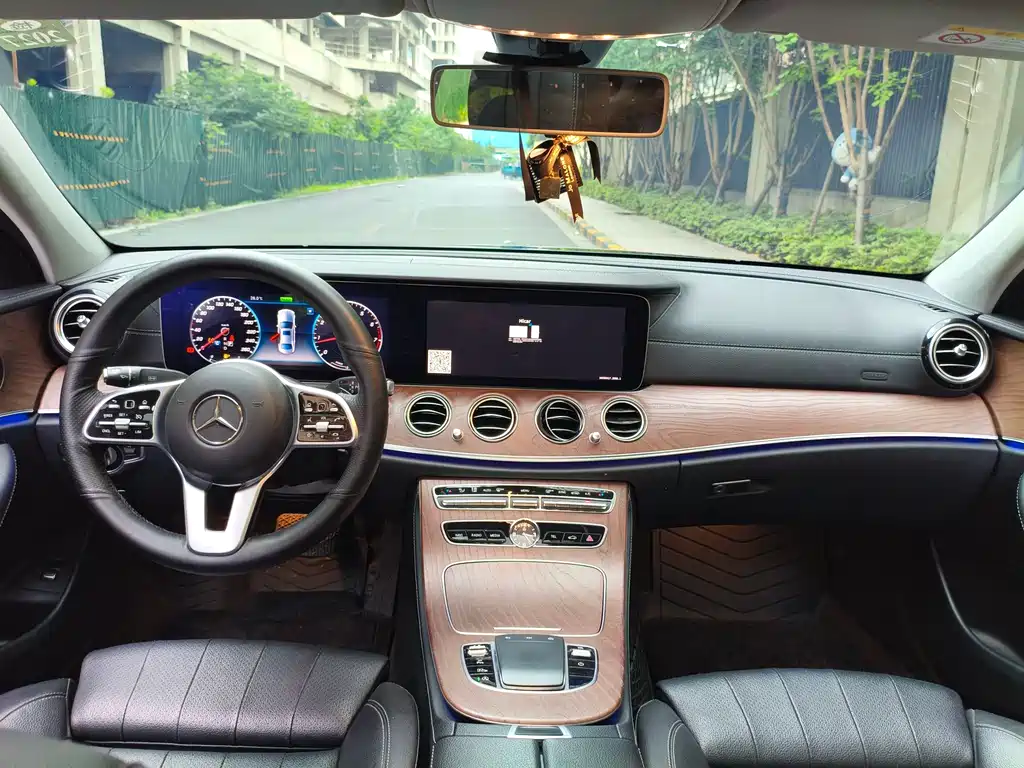Mercedes-Benz E-Class 2019 — фото 12
