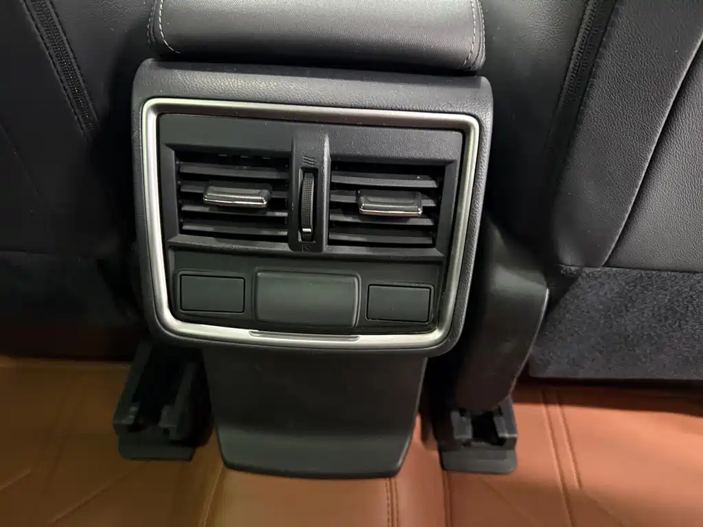 Subaru Forester 2023 — фото 13