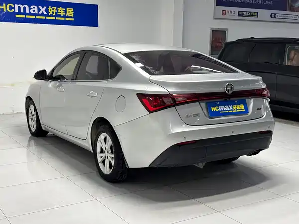 MG GT 2015