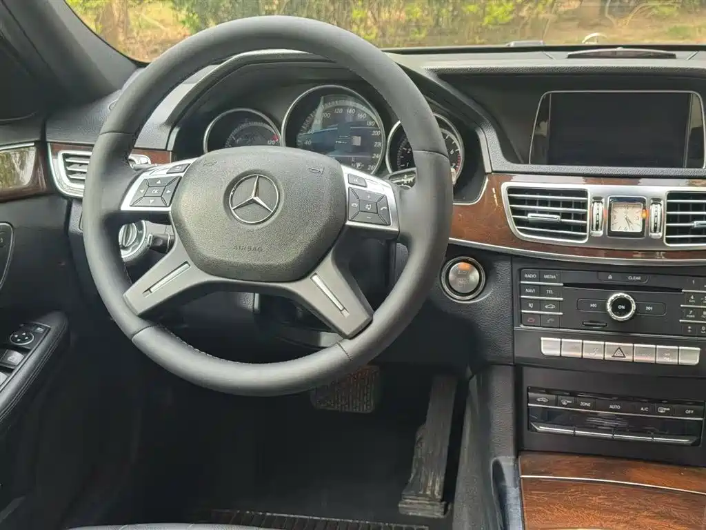 Mercedes-Benz E-Class 2015 — фото 7