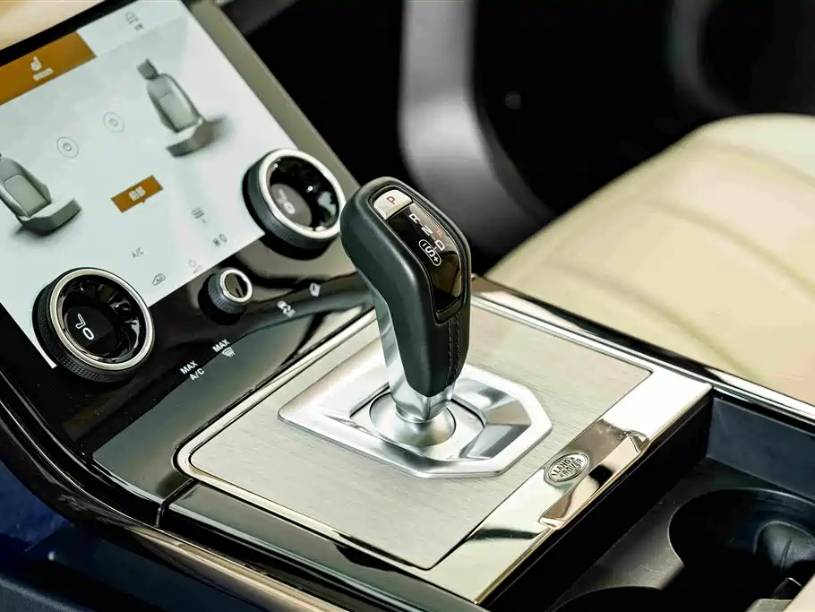 Land Rover Range Rover Evoque 2024 — фото 12