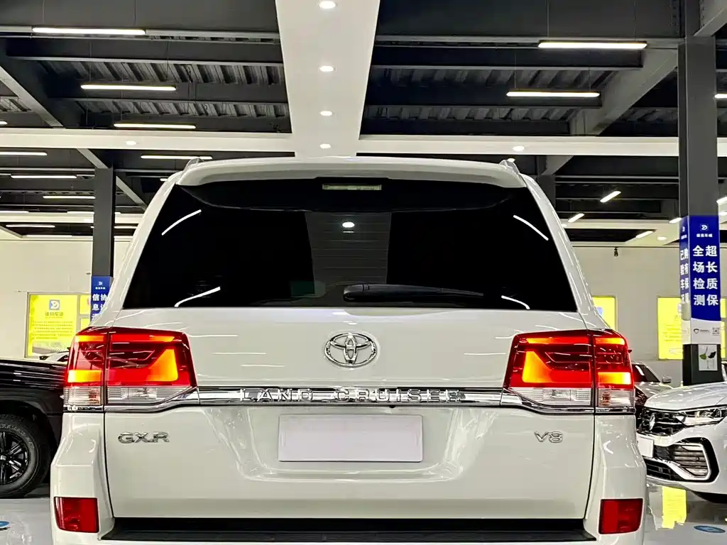 Toyota Land Cruiser 2019 — фото 8