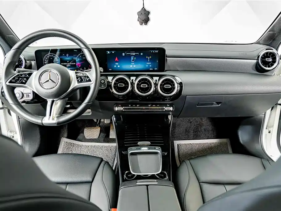 Mercedes-Benz A-Class 2024 — фото 12