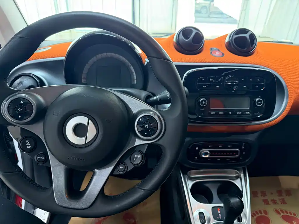 smart Fortwo 2017 — фото 11