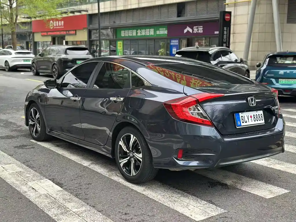 Honda Civic 2018 — фото 9