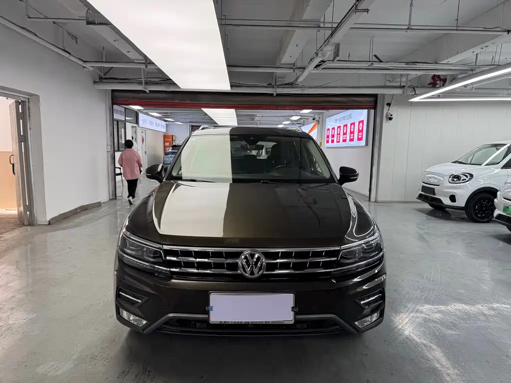 Volkswagen Tiguan L 2017 — фото 2