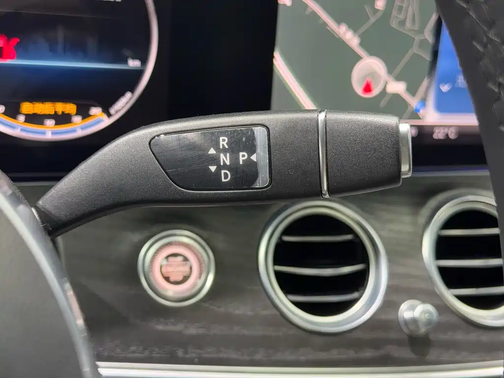 Mercedes-Benz E-Class 2020 — фото 10