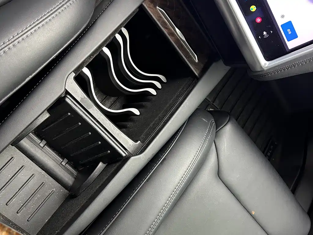 Tesla Model S 2018 — фото 36