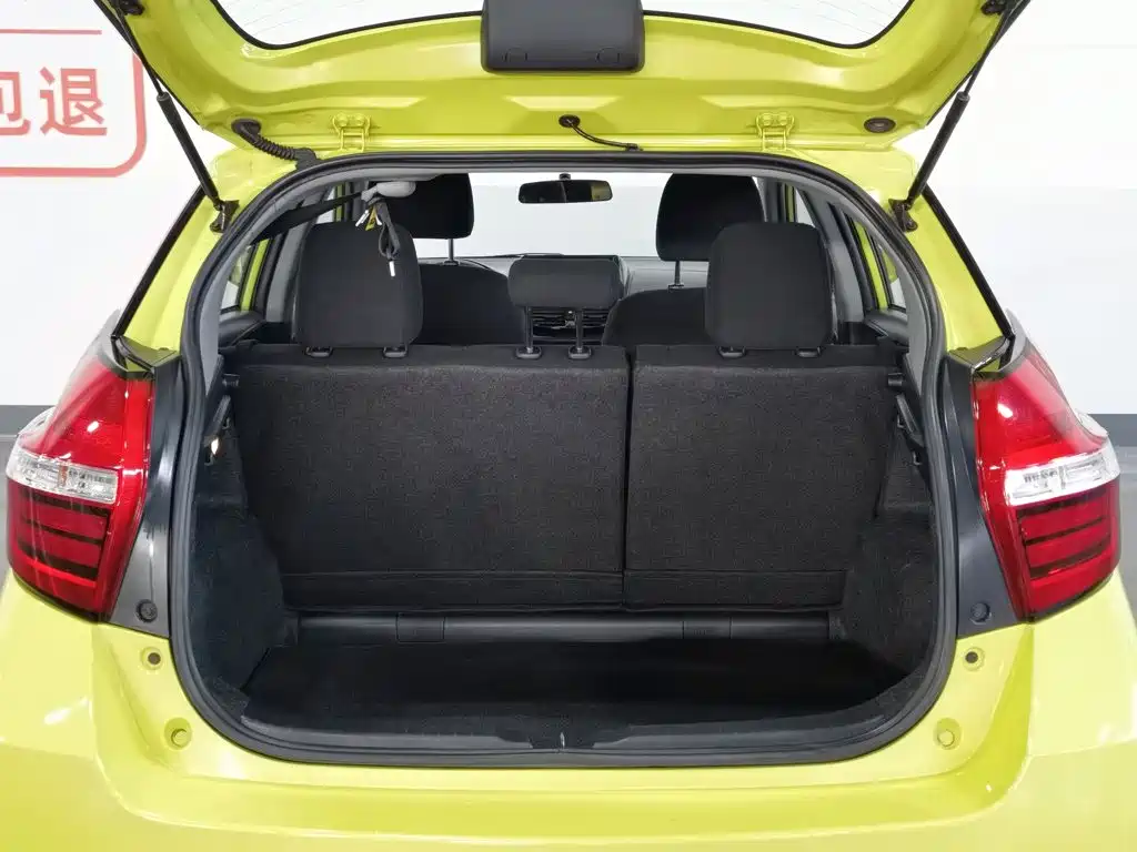 Toyota Yaris L 2017 — фото 16