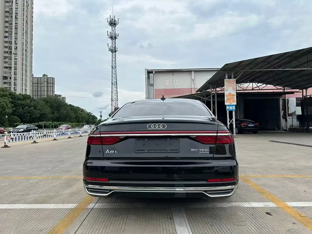 Audi A8 2022 — фото 10
