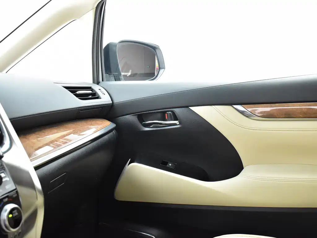 Toyota Alphard 2017 — фото 10