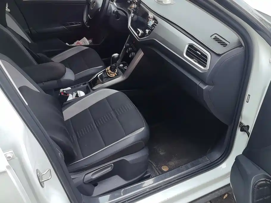 Volkswagen T-Roc 2023 — фото 8
