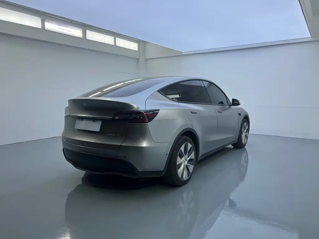 Tesla Model Y 2023 — фото 10
