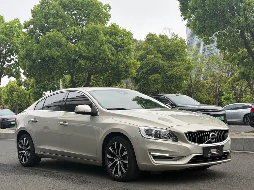 Volvo S60 2019 — фото 2