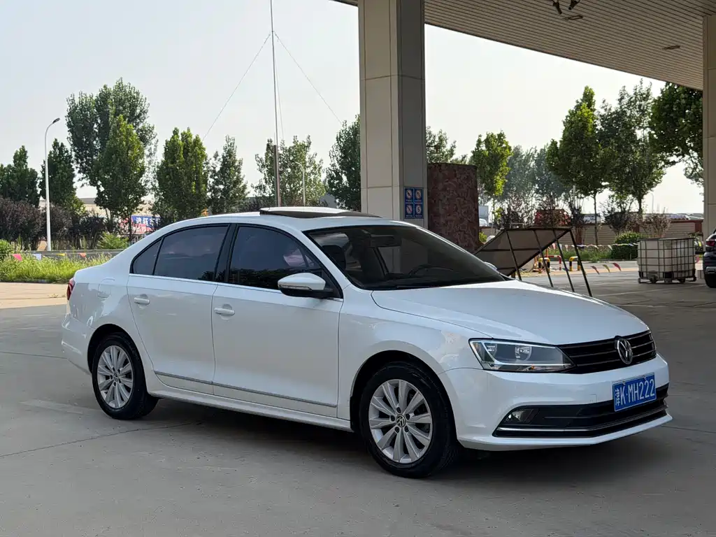 Volkswagen Sagitar 2016