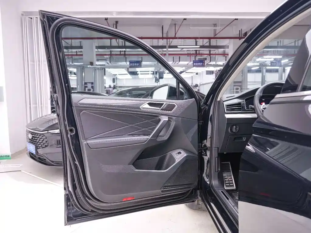 Volkswagen Tiguan L 2022 — фото 13