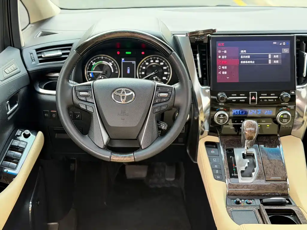 Toyota Alphard 2023 — фото 11