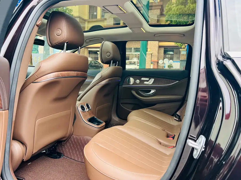 Mercedes-Benz E-Class 2022 — фото 10