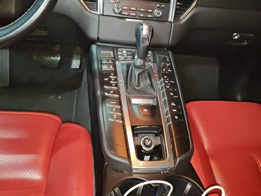 Porsche Macan 2017 — фото 16