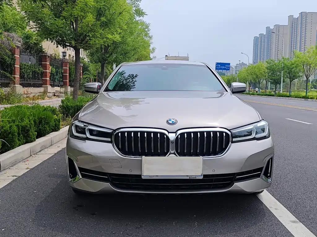 BMW 5 Series 2022 — фото 16