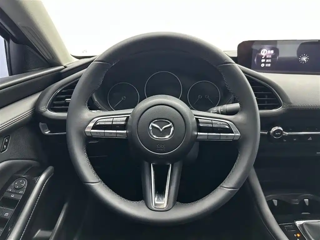 Mazda 3 Axela 2023 — фото 10