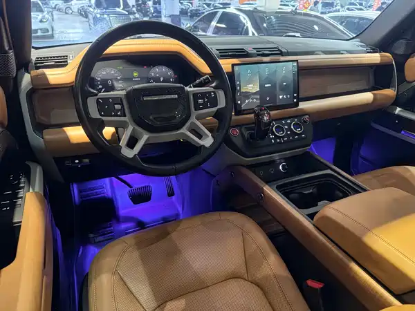 Land Rover Defender 2023