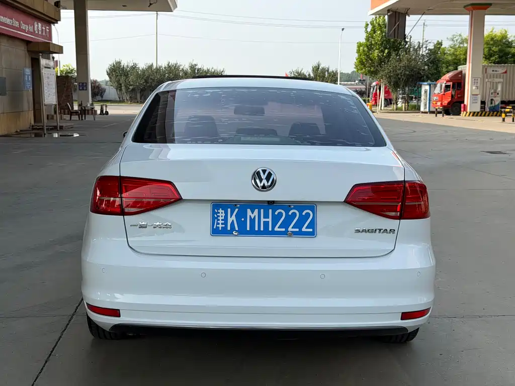 Volkswagen Sagitar 2016