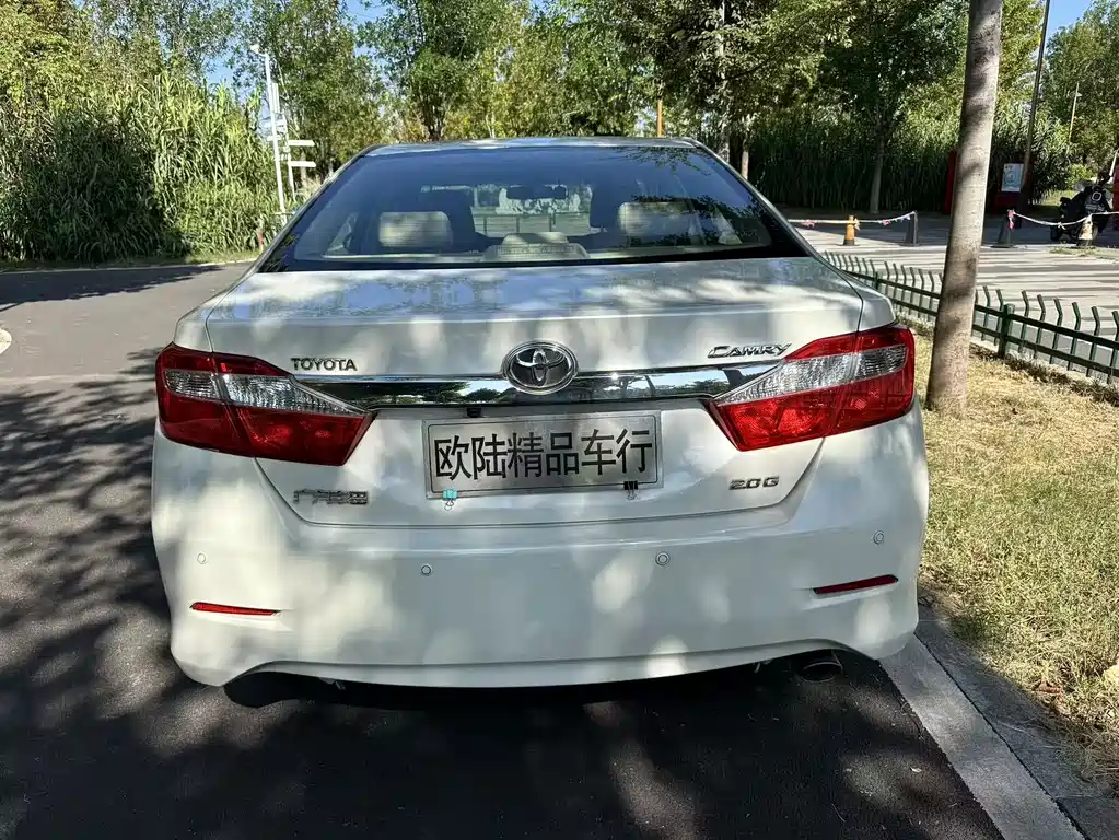 Toyota Camry 2014 — фото 14