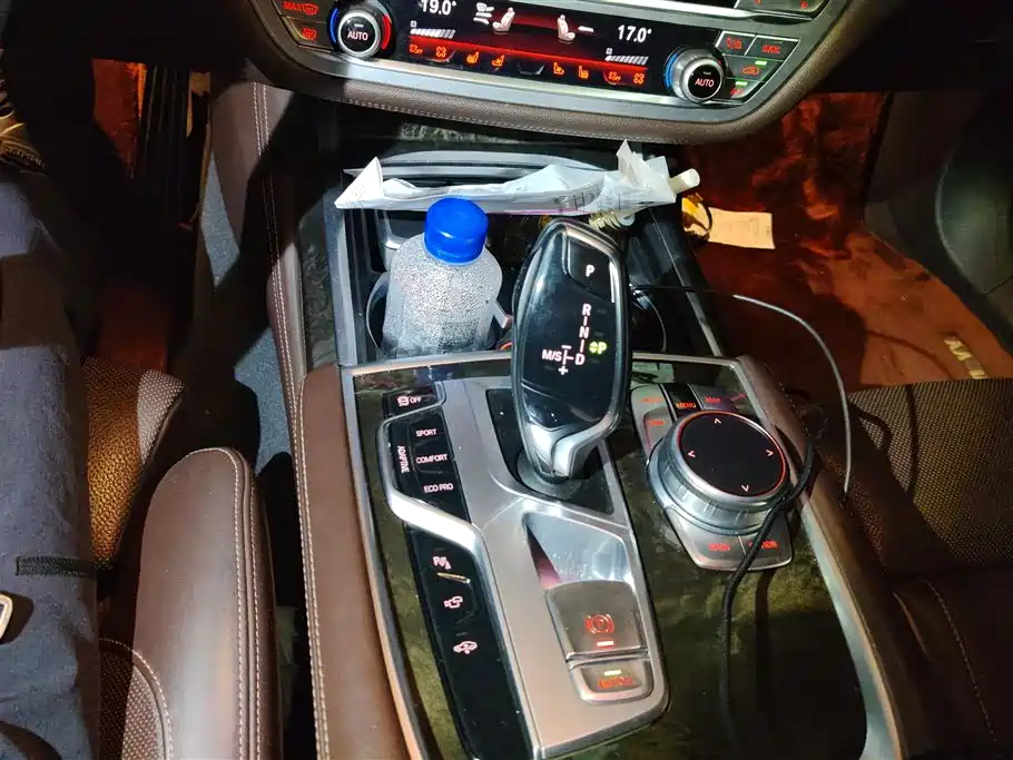 BMW 7 Series 2018 — фото 16