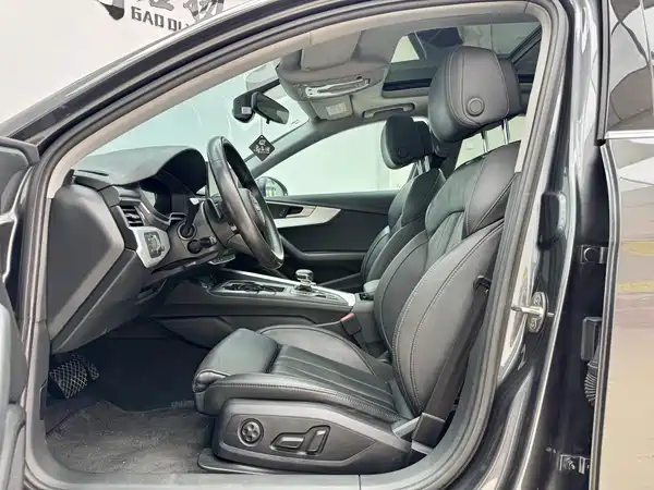 Audi A4L 2023