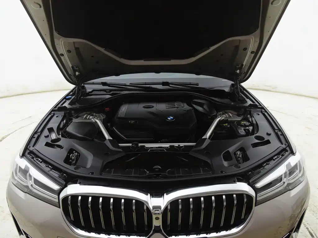 BMW 5 Series 2022 — фото 11