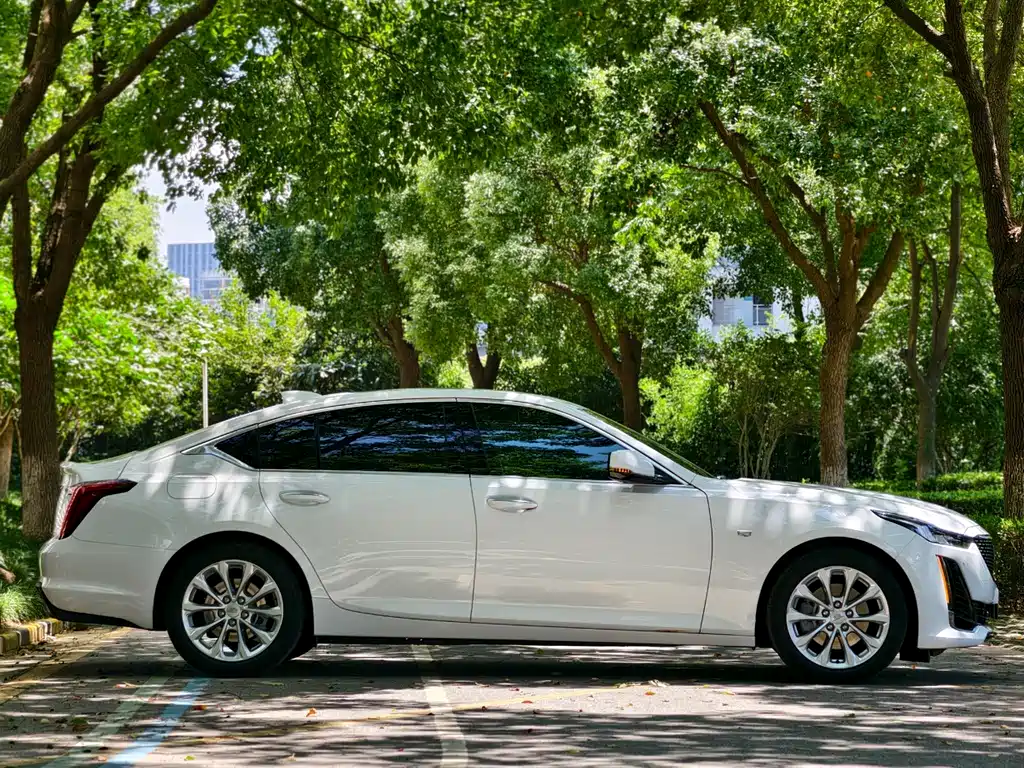 Cadillac CT5 2022 — фото 2