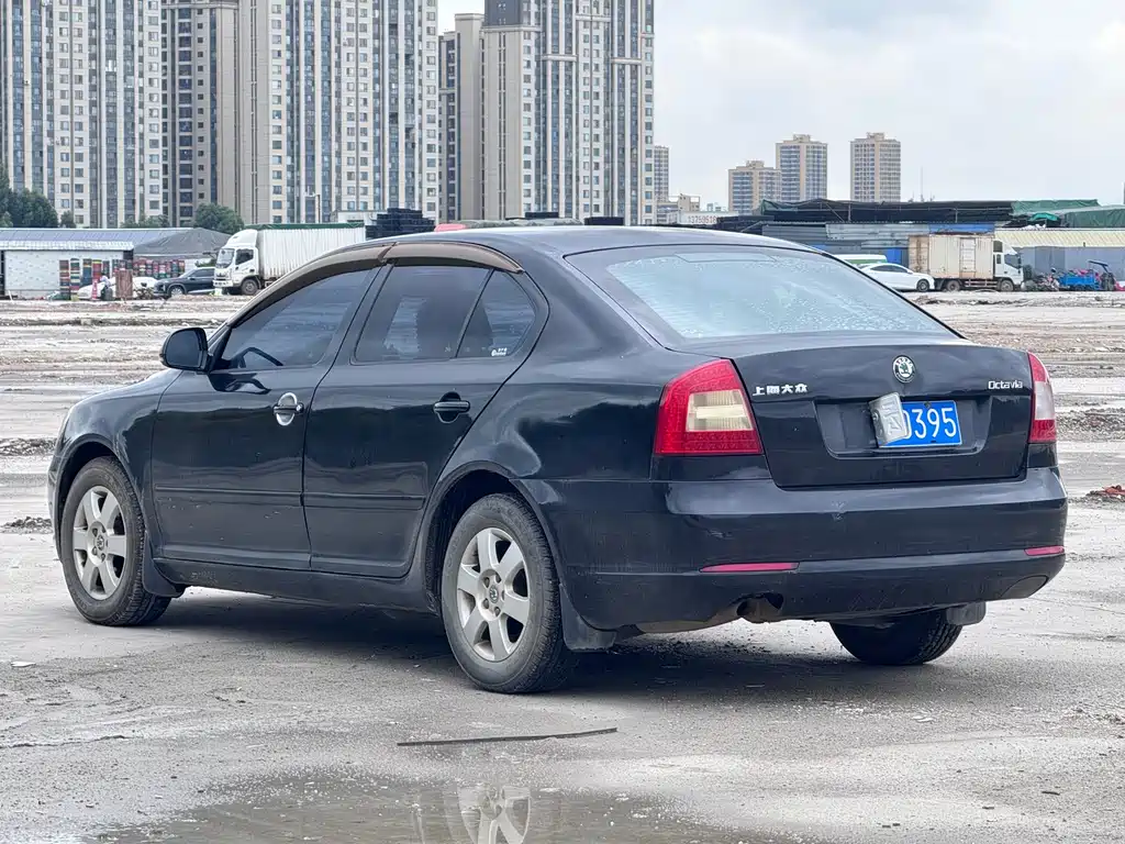 Skoda Octavia 2013 — фото 10