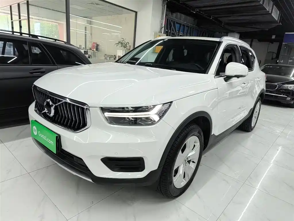Volvo XC40 2021 — фото 2