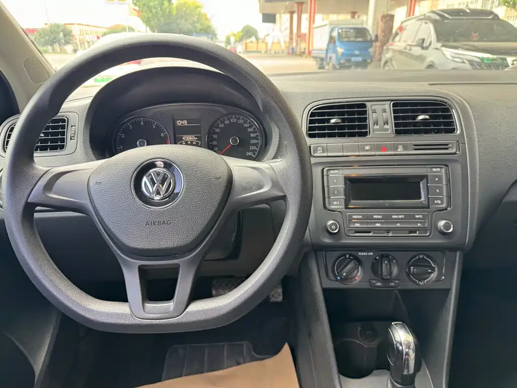 Volkswagen Polo 2018 — фото 11