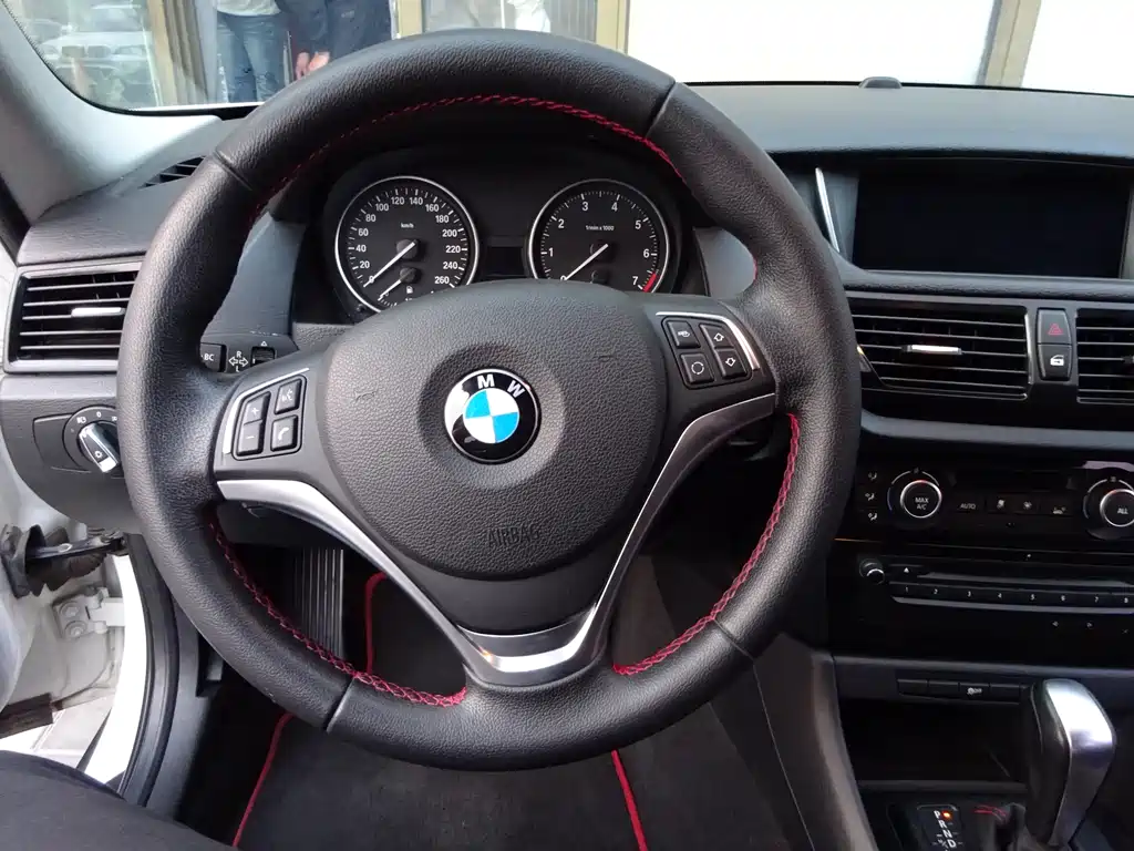 BMW X1 2014 — фото 12