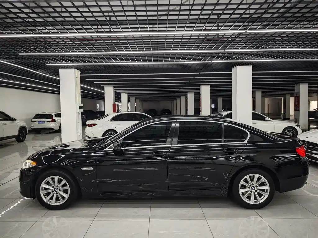BMW 5 Series 2012 — фото 3