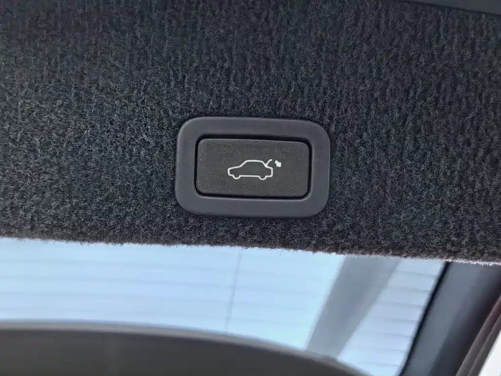 Volvo XC60 2017 — фото 17