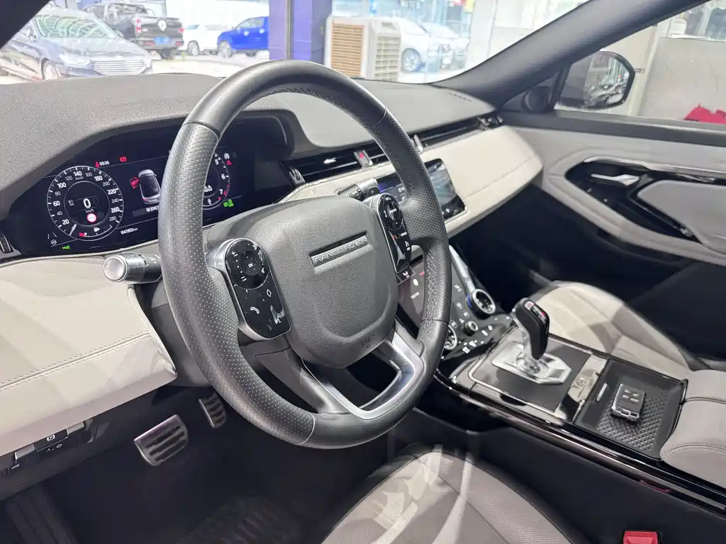 Land Rover Evoque 2021 — фото 6