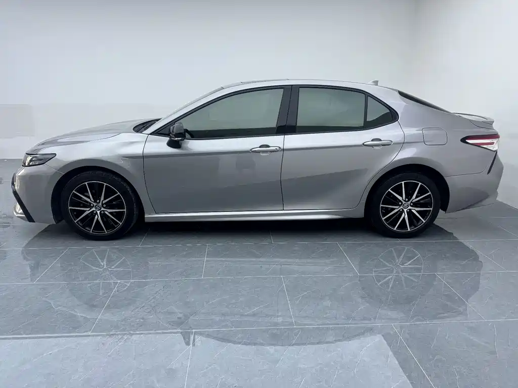 Toyota Camry 2022 — фото 17