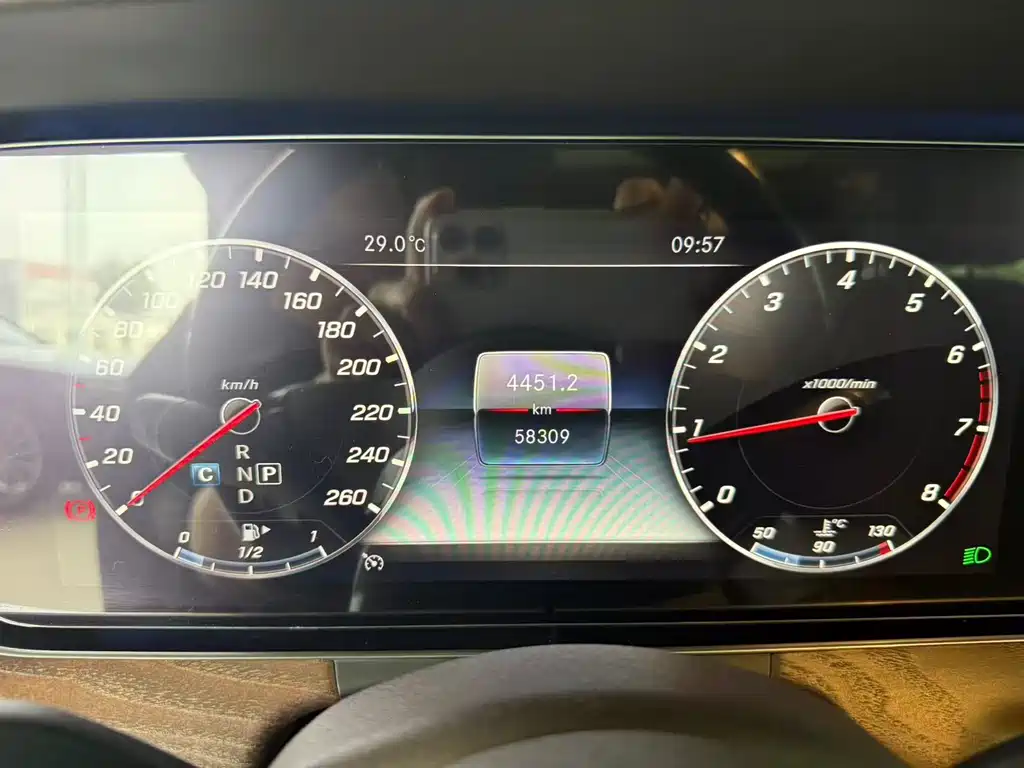 Mercedes-Benz E-Class 2020 — фото 10
