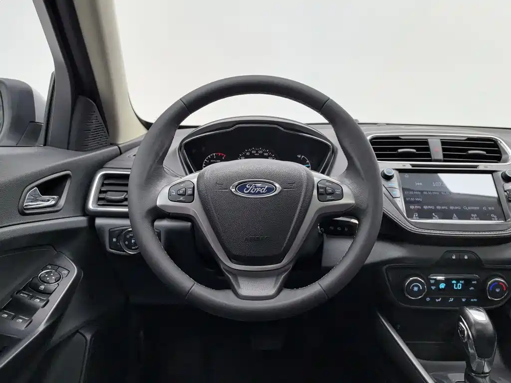 Ford Forrest 2015 — фото 11
