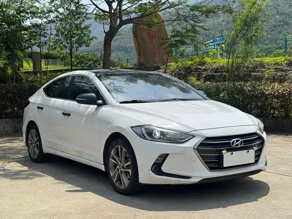 Hyundai Elantra 2016 — фото 3