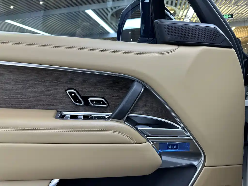 Land Rover Range Rover 2023 — фото 11