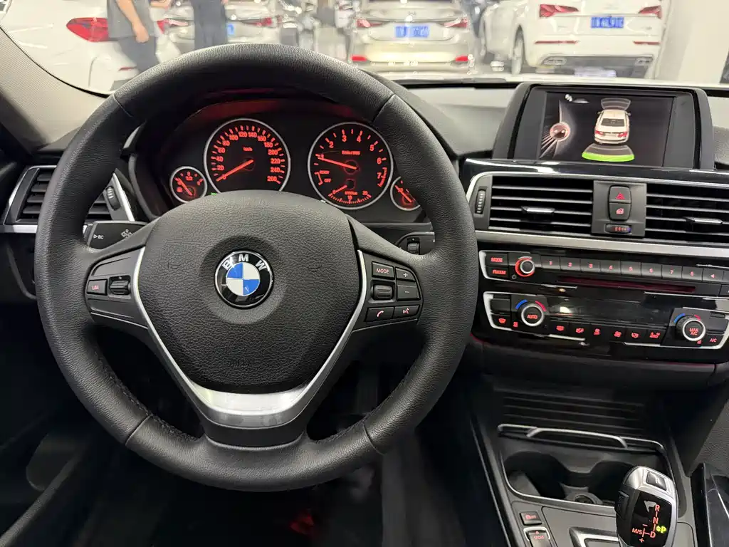 BMW 3 Series 2017 — фото 13