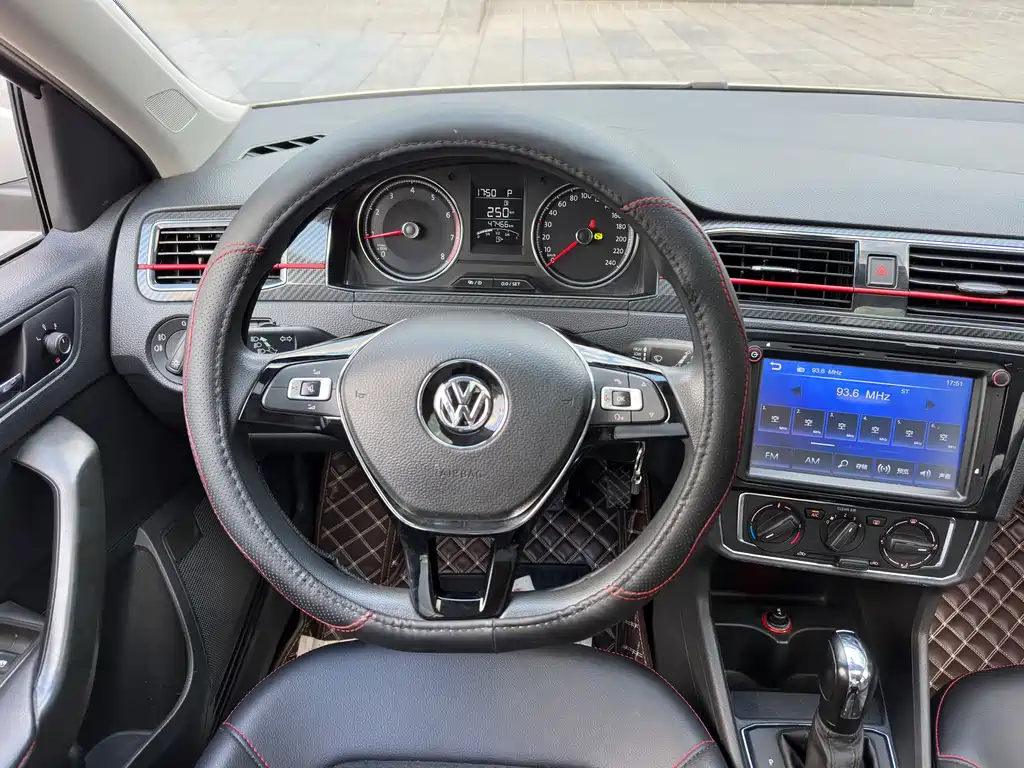 Volkswagen Santana 2017 — фото 11