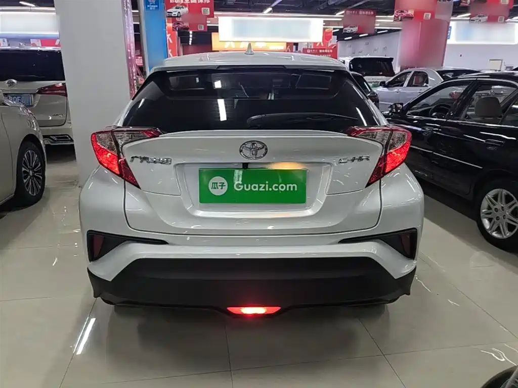 Toyota C-HR 2023 — фото 6
